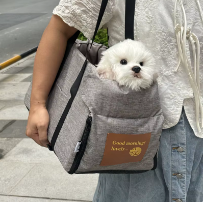 Siège auto rehausseur pour petit chien vue panoramique